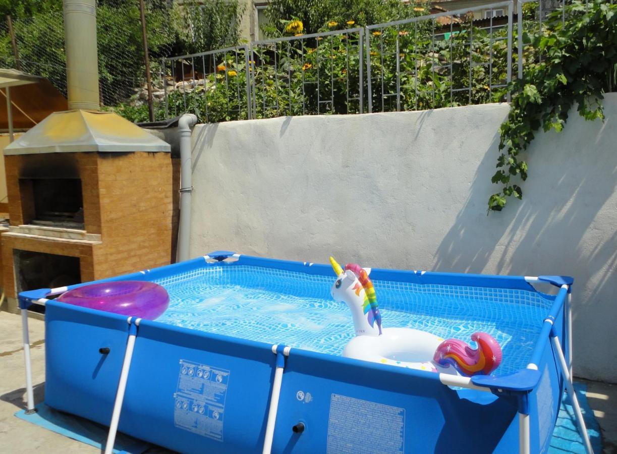 יירבאן Like Home Guesthouse & Tours מראה חיצוני תמונה